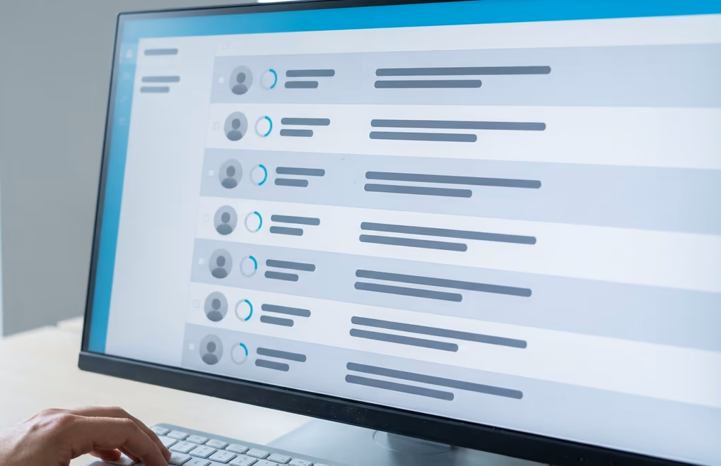 An AI agent running outbound prospecting and lead scoring on a LinkedIn dashboard