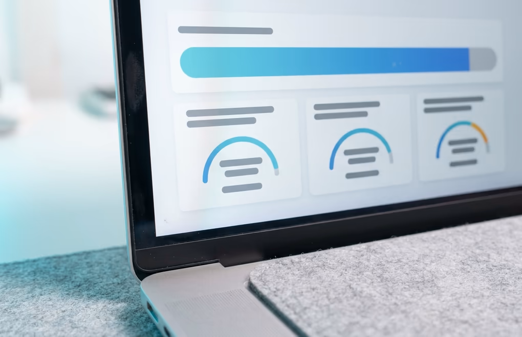 A weekly connection invitation counter approaching LinkedIn's sending limit on screen