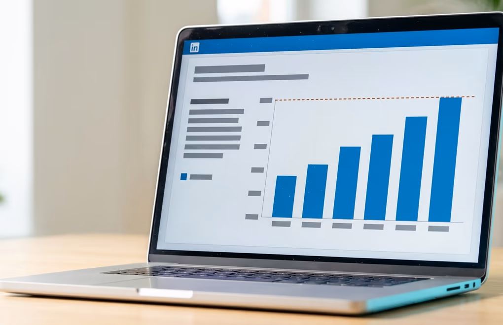A weekly tally of LinkedIn connection requests approaching the invitation limit on screen