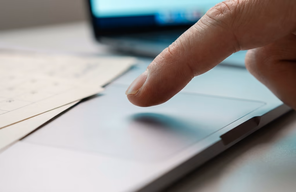 Deciding whether to buy LinkedIn Premium with a trial test